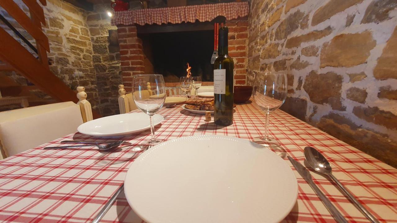 Casa Leonarda, Old Authentic Istrian Stone House Near Motovun, Central Istria Zamask Buitenkant foto