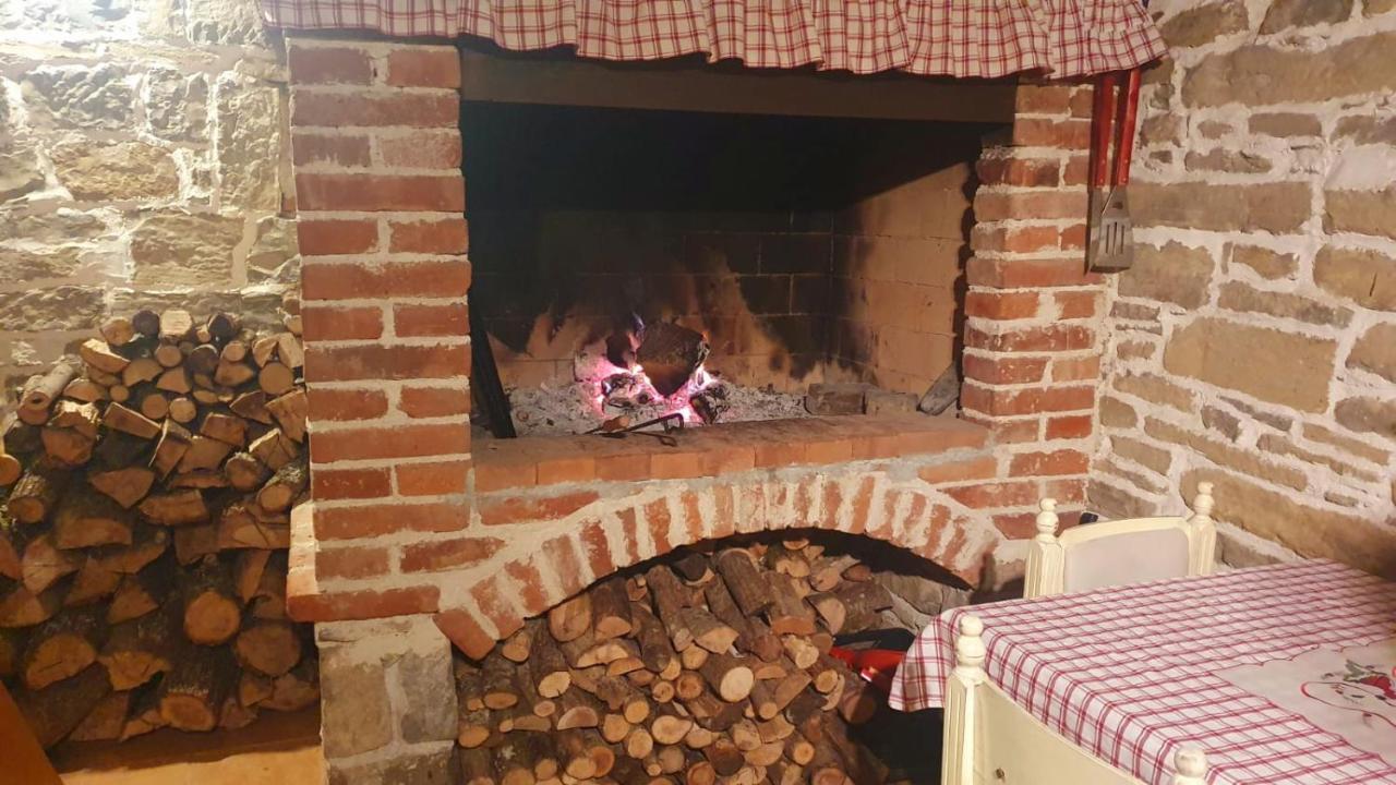 Casa Leonarda, Old Authentic Istrian Stone House Near Motovun, Central Istria Zamask Buitenkant foto